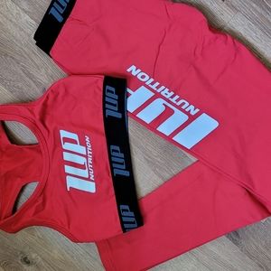 1up Nutrition outfit
